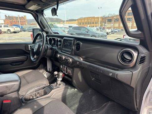 Used 2023 Jeep Wrangler Unlimited w/ Cold Weather Group image 10