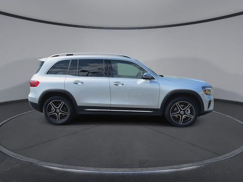 Used 2026 Mercedes-Benz GLB 250 image 9