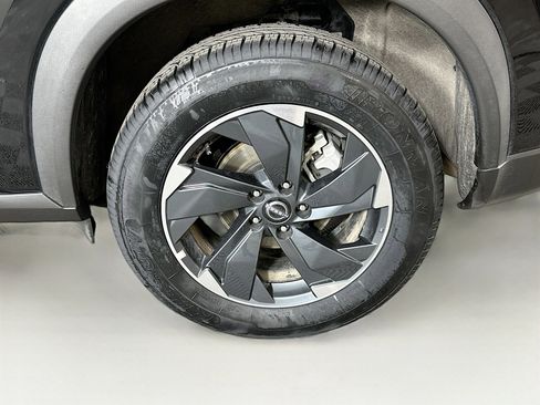 Used 2025 Nissan Rogue SV image 11