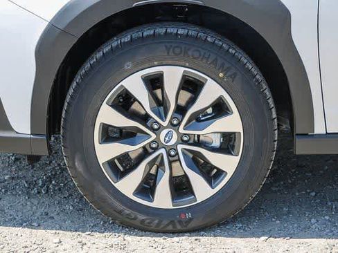 Used 2025 Subaru Outback Limited AWD/4WD image 9