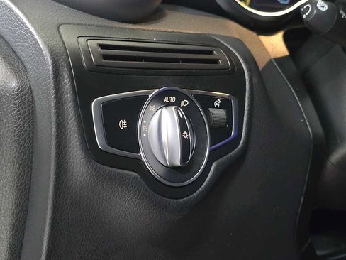 Used 2022 Mercedes-Benz GLC 300 4MATIC image 25