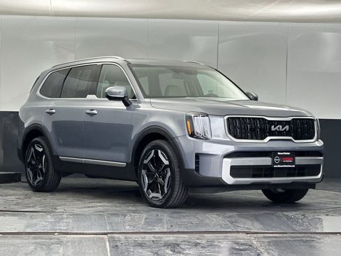 Used 2024 Kia Telluride EX image 1