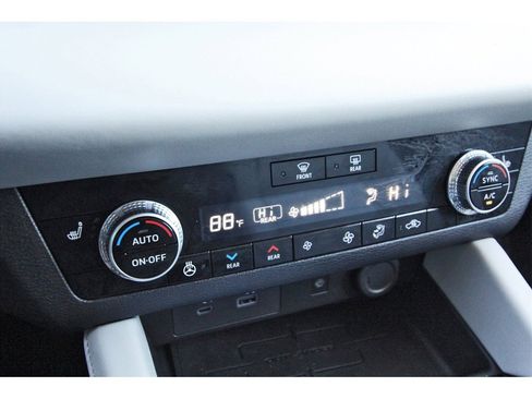 Used 2024 Mitsubishi Outlander SEL image 27