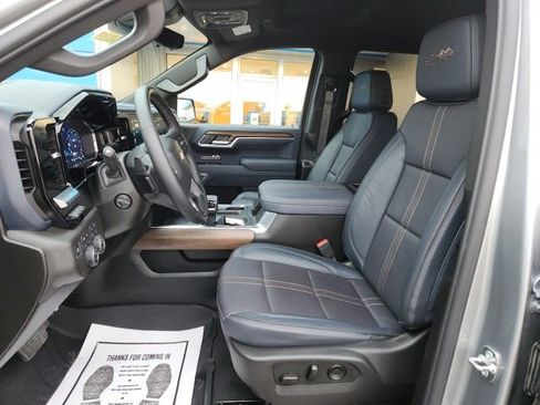 Used 2025 Chevrolet Silverado 1500 High Country w/ Technology Package image 16