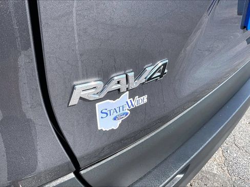 Used 2025 Toyota RAV4 XLE AWD/4WD image 33