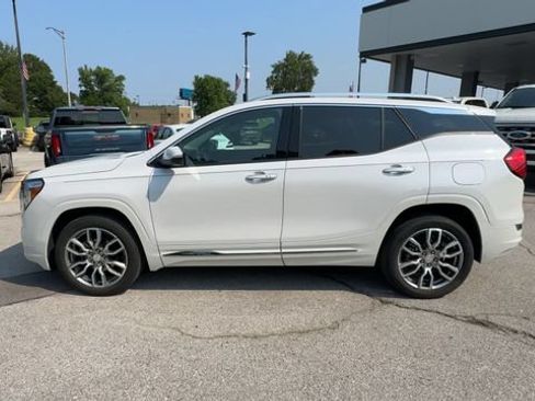 Used 2024 GMC Terrain Denali w/ Denali Premium Package AWD/4WD image 5