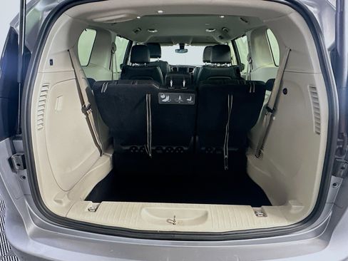 Used 2019 Chrysler Pacifica Touring-L FWD image 30