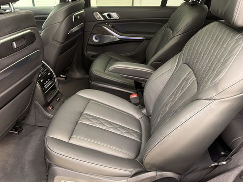Used 2025 BMW X7 M60i AWD/4WD image 22