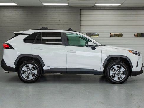 Used 2022 Toyota RAV4 XLE w/ XLE Grade Weather Package AWD/4WD image 3