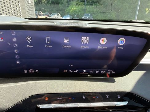 Used 2025 Buick Enclave Preferred w/ LPO, Floor Liner Package FWD image 81