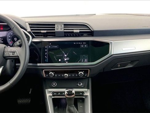 Certified 2025 Audi Q3 2.0T Premium Plus w/ Premium Plus Package image 6