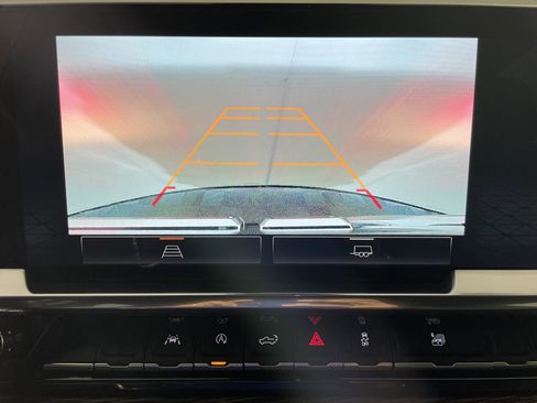 Used 2025 GMC Sierra 1500 Elevation image 22