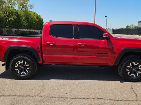 Used 2022 Toyota Tacoma TRD Off-Road AWD/4WD image 11