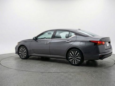 Used 2025 Nissan Altima 2.5 SV FWD image 6