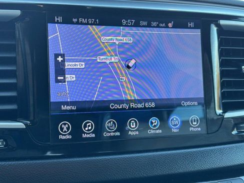 Used 2017 Chrysler Pacifica Touring-L image 24