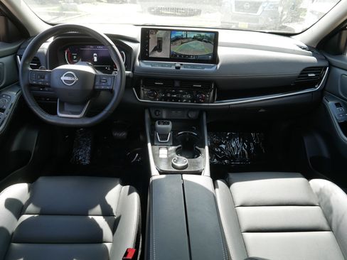 Certified 2025 Nissan Rogue SL w/ Tech Package AWD/4WD image 10