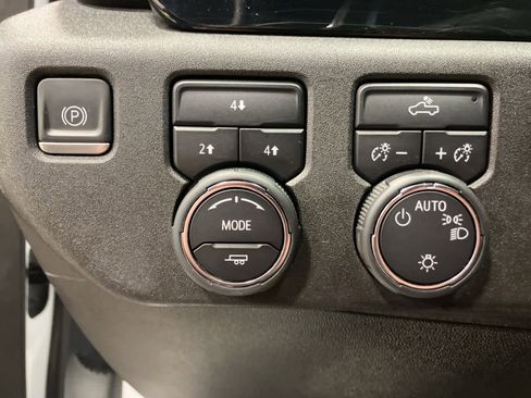 Used 2024 Chevrolet Silverado 2500 LT image 13