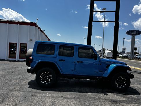 Used 2023 Jeep Wrangler Unlimited Rubicon 4xe w/ Cold Weather Group AWD/4WD image 6