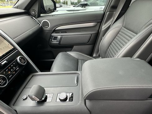 Certified 2024 Land Rover Discovery Dynamic SE AWD/4WD image 24
