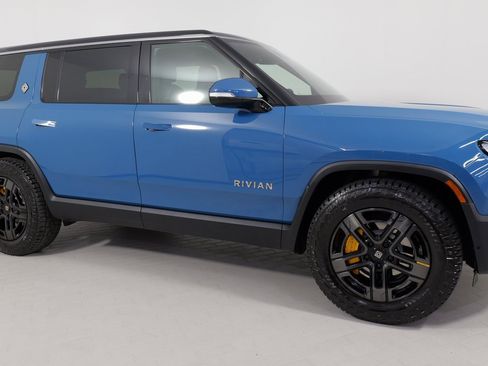 Used 2023 Rivian R1S Adventure image 7