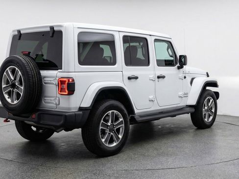 Used 2025 Jeep Wrangler Sahara image 9