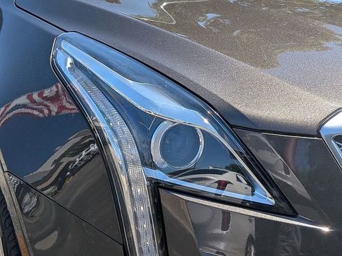 Used 2019 Cadillac XT5 Luxury w/ LPO, Radiant Package FWD image 9