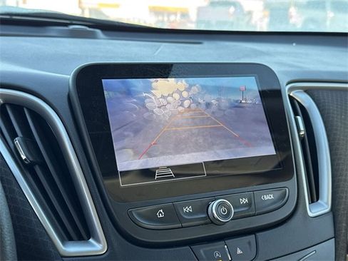 Used 2025 Chevrolet Malibu LT image 18