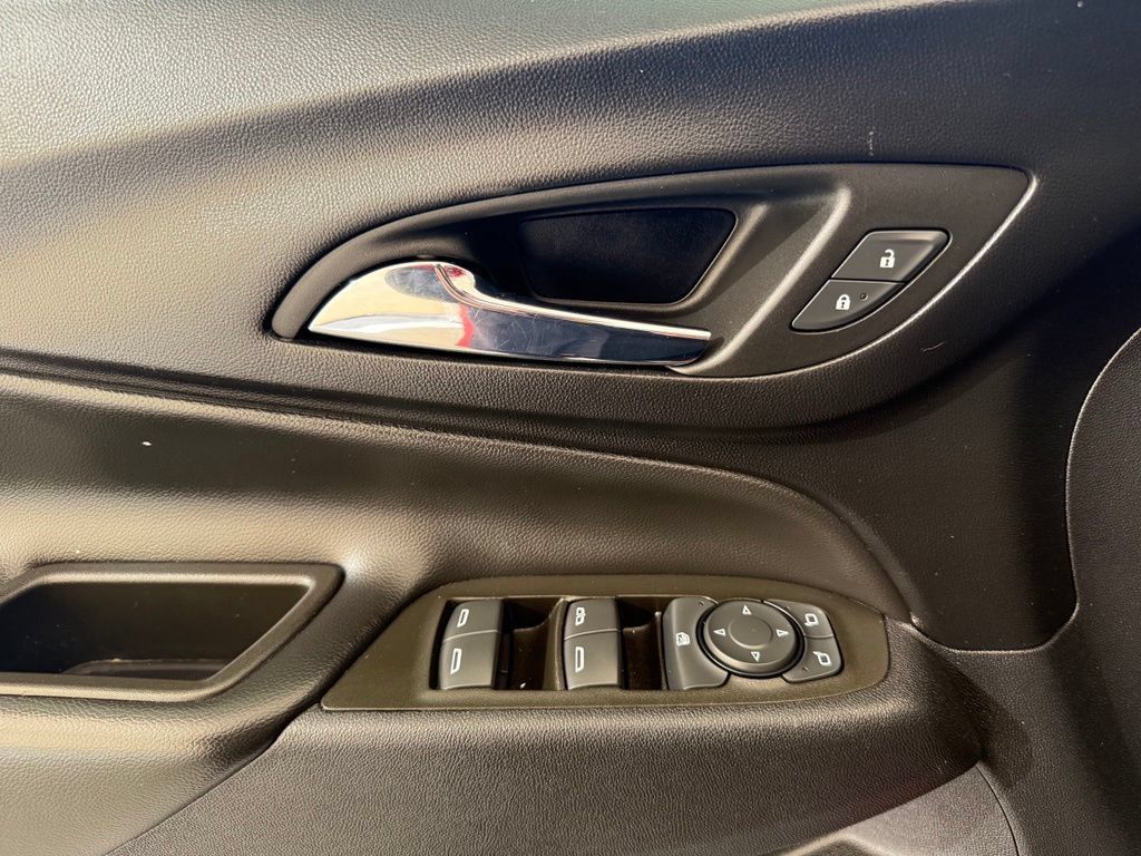 Used 2023 Chevrolet Equinox LT FWD image 29