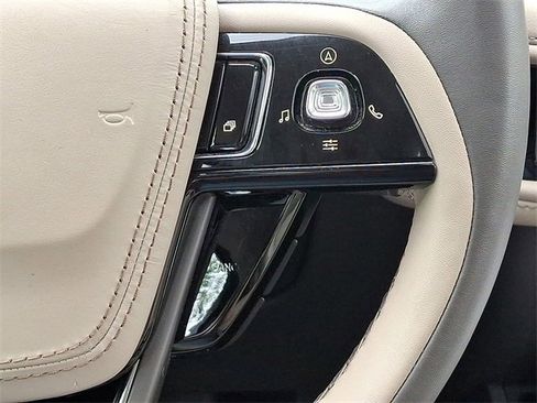 Used 2022 Lincoln Aviator AWD w/ Premium Package image 23