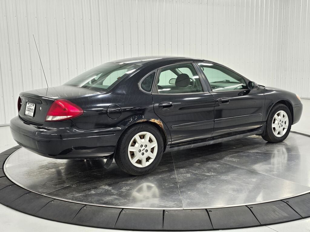 Used 2007 Ford Taurus SE FWD image 5