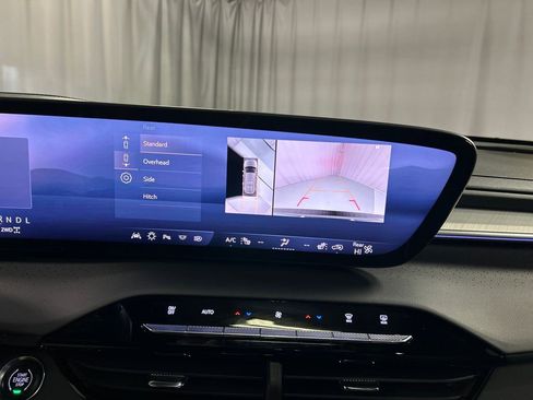 Used 2025 Buick Enclave Avenir AWD/4WD image 18