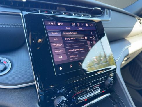 New 2025 Jeep Grand Cherokee Altitude image 23