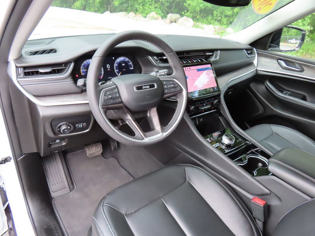 Used 2023 Jeep Grand Cherokee Limited w/ Trailer Tow Prep Group (B) AWD/4WD image 22