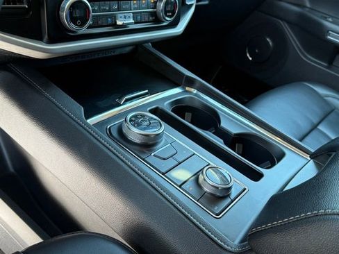 Used 2024 Ford Expedition Max XLT image 22