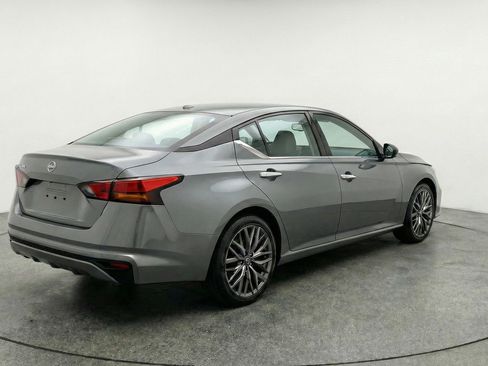 Used 2025 Nissan Altima 2.5 SV FWD image 9