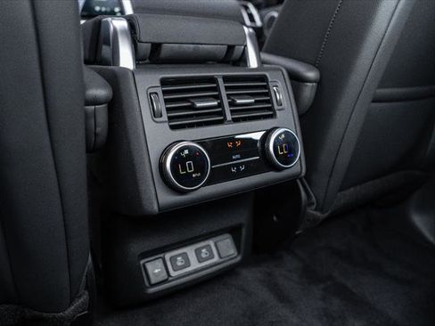 New 2025 Land Rover Discovery S image 28