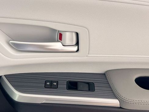 New 2026 Toyota Sienna XLE image 28