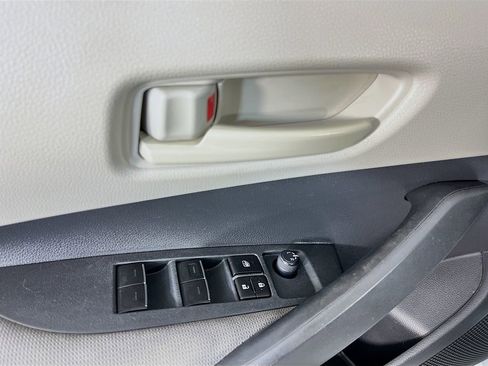 Used 2022 Toyota Corolla LE image 20