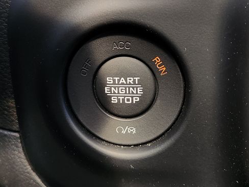 Used 2020 Jeep Gladiator Overland AWD/4WD image 24