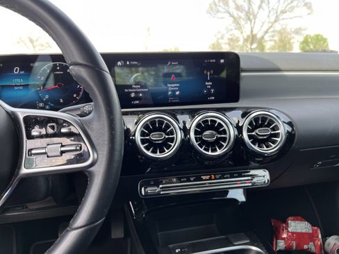 Used 2022 Mercedes-Benz A 220 4MATIC image 18