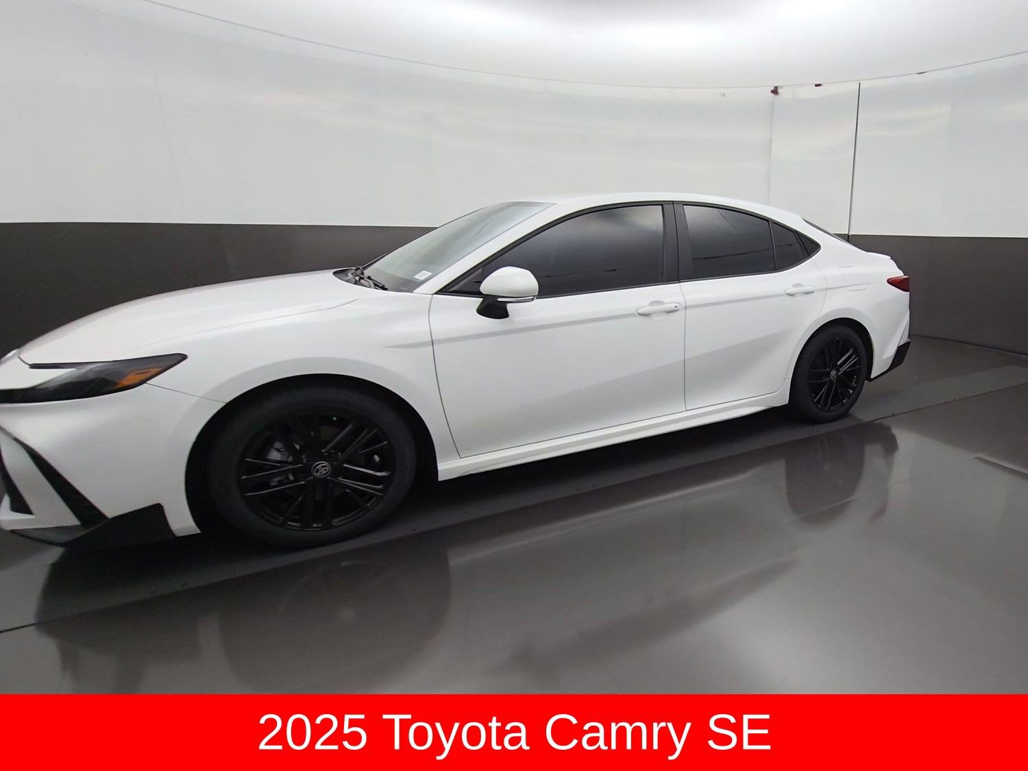 Certified 2025 Toyota Camry SE FWD image 4