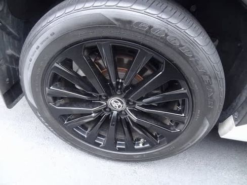 Used 2023 Toyota Highlander XSE image 25