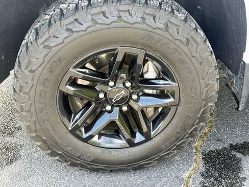 Used 2020 Chevrolet Silverado 1500 LT Trail Boss AWD/4WD image 32