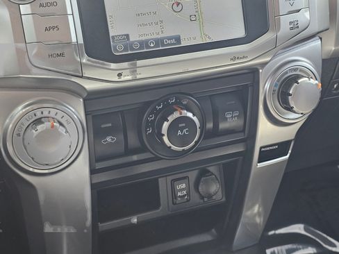 Used 2016 Toyota 4Runner SR5 AWD/4WD image 9