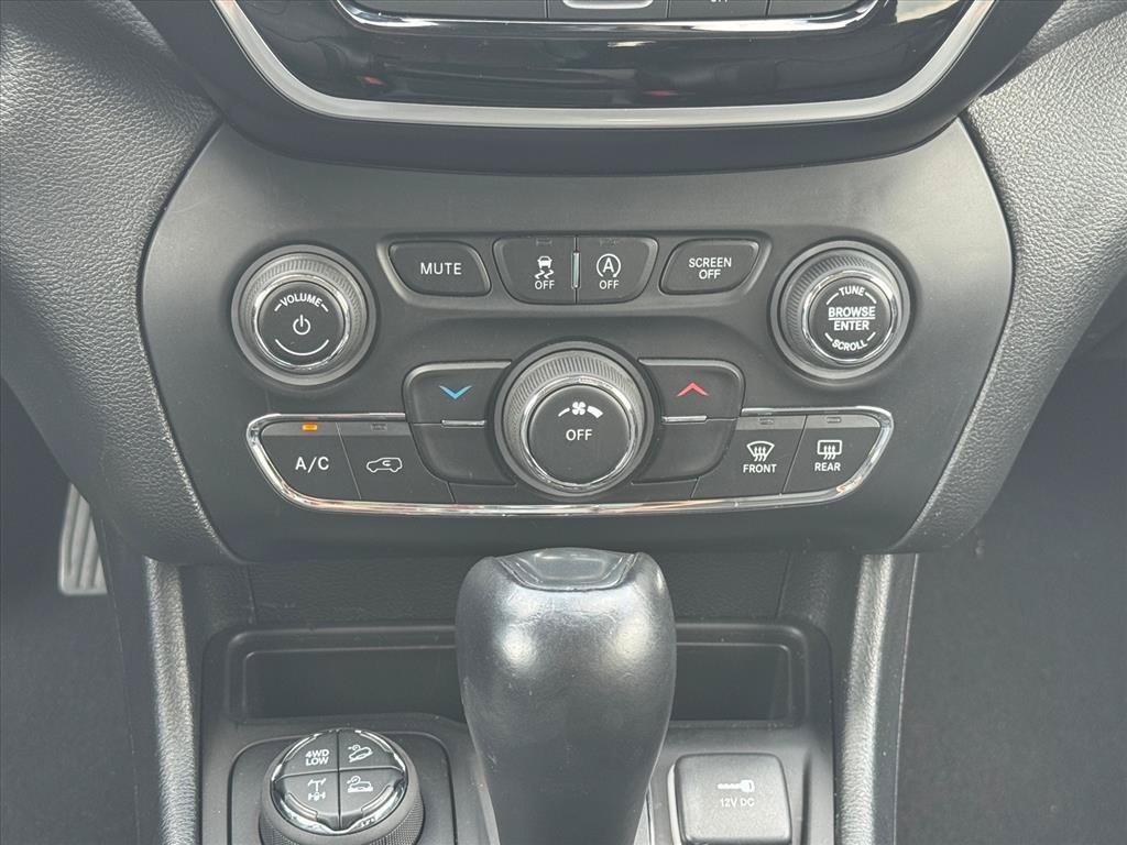 Used 2022 Jeep Cherokee Trailhawk w/ Premium Leather Package AWD/4WD image 16