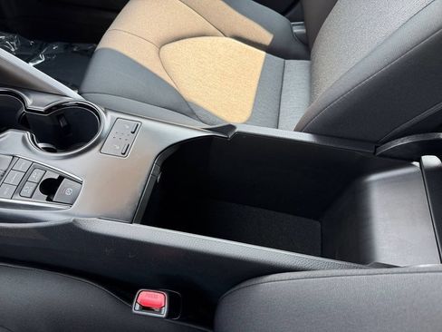 Used 2019 Toyota Camry LE FWD image 29