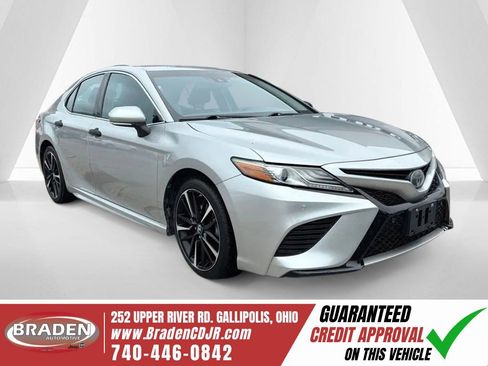 Used 2018 Toyota Camry XSE FWD image 1