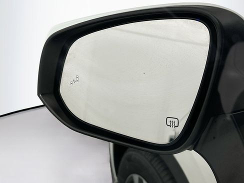 Used 2020 Toyota Highlander XLE image 16