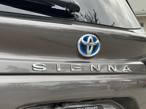 Certified 2023 Toyota Sienna Platinum image 14