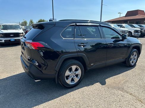 Used 2023 Toyota RAV4 XLE AWD/4WD image 6
